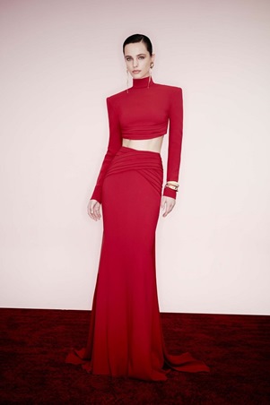 بالتأكيد تبحثين عن مجموعة لا تشبه غيرها، تحمل فخامة واضحة من دون مبالغة، وتجمع بين الجرأة والاتزان بأسلوب ذكي.